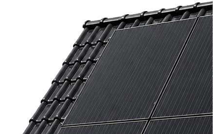 Dach mit Solarmodulen, installiert von wHoch3 Energiesysteme